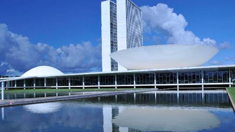 PL defende que o serviço público apresente opção para usuário idoso ou com limitação para usar tecnologia